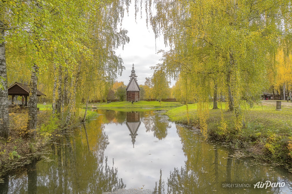  Church of the All-Merciful Savior - a wooden church built in the 18th century