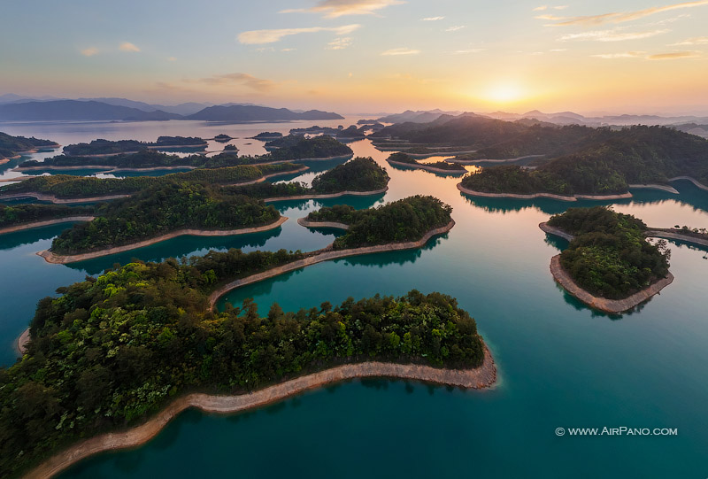 Thousand Island Lake