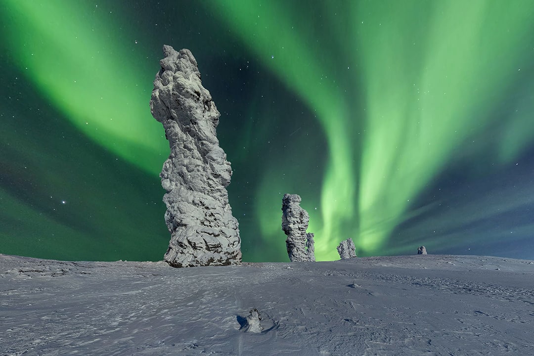 Northern Lights, Manpupuner Rock Formations