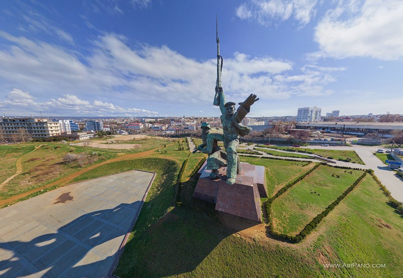 The monument to the sailor and soldier