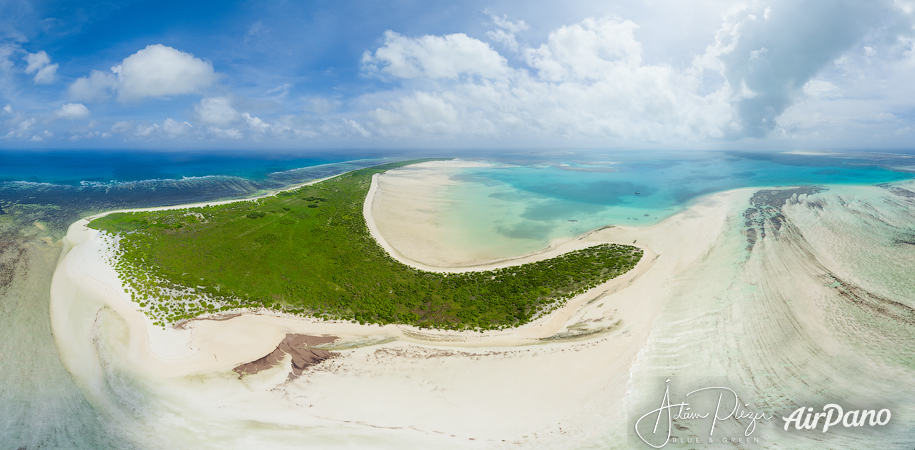 Grand Île, Cosmoledo Atoll