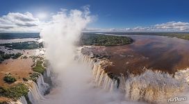 Devil’s throat from the height of 150 meters (Argentine side)