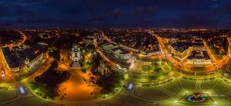 Victory Square (Ploshchad Pobedy) at night