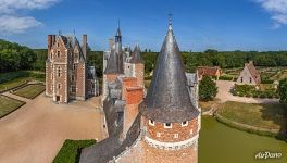 Tower of the Château du Moulin