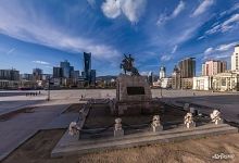 Chinggis Square, Sukhbaatar Monument