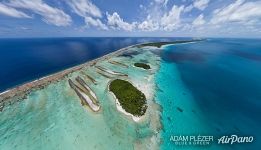 Rangiroa. Reef island