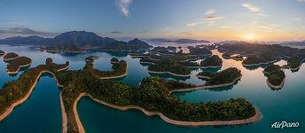 Thousand Island Lake, China