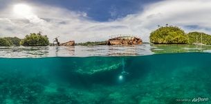 Half-sunken ship, Palau Half-sunken ship, Palau