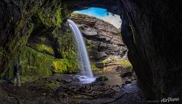 Parusny (Sailing) Waterfall