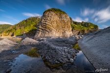 On the coast of Stolbchaty cape