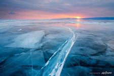 Sunrise, ice crack at Maloe more straight